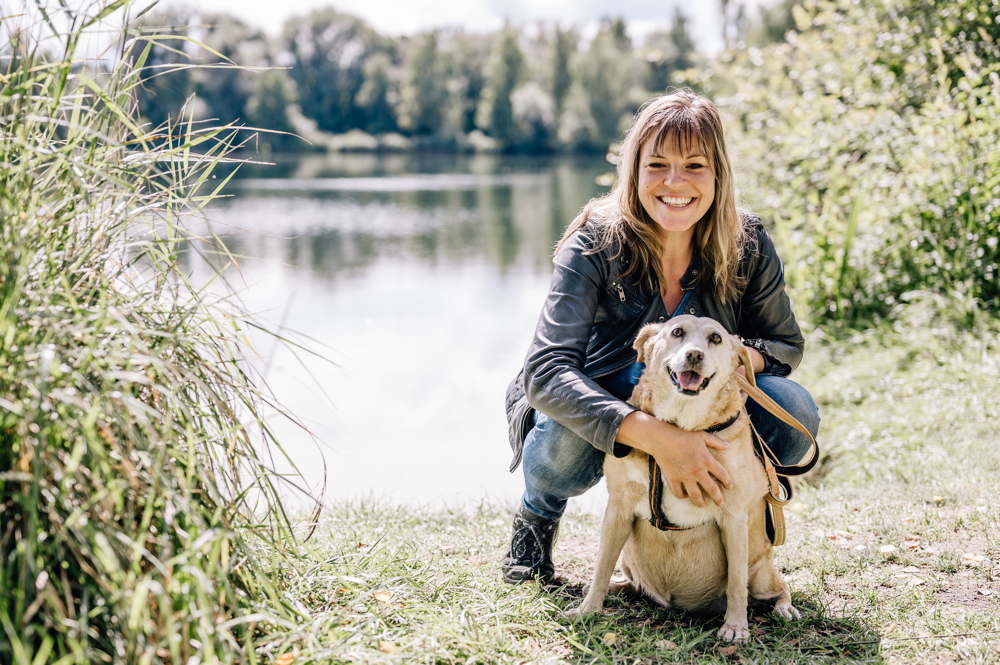 Bettina Mark mit ihrem Hund