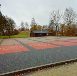 Stockschützenbahn und Stockhütte